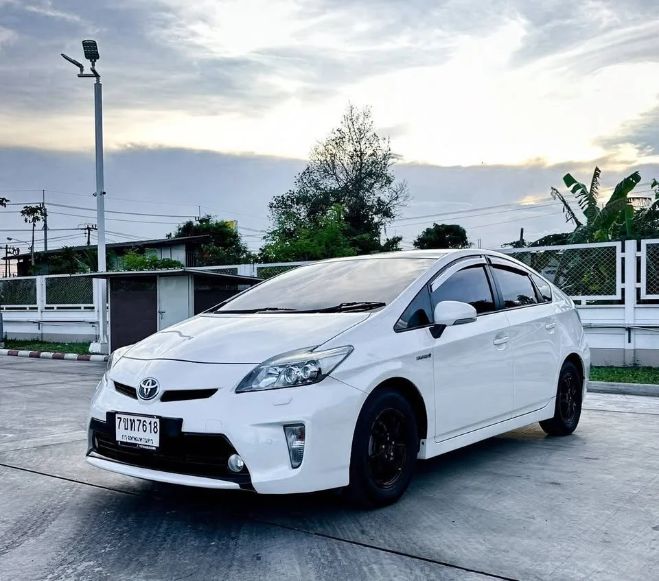 2012 Toyota Prius III 2
