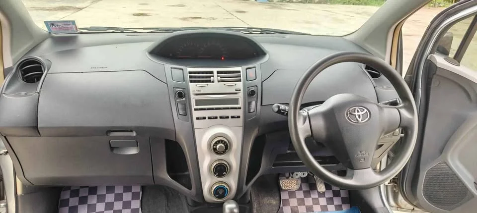 2007 Toyota Yaris II 2