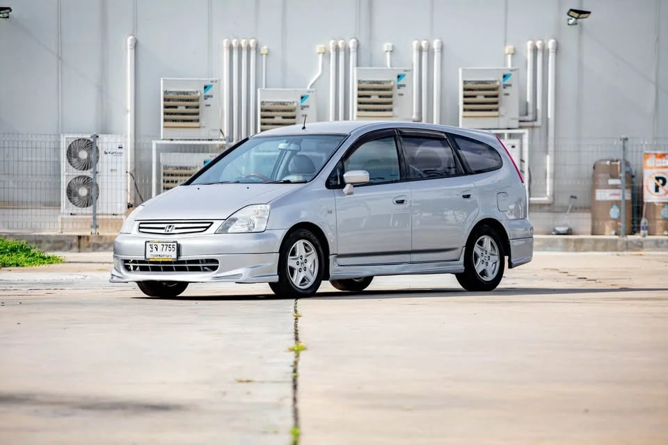 2004 Honda Stream I 3