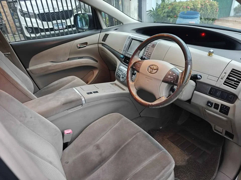 2009 Toyota Estima III 2