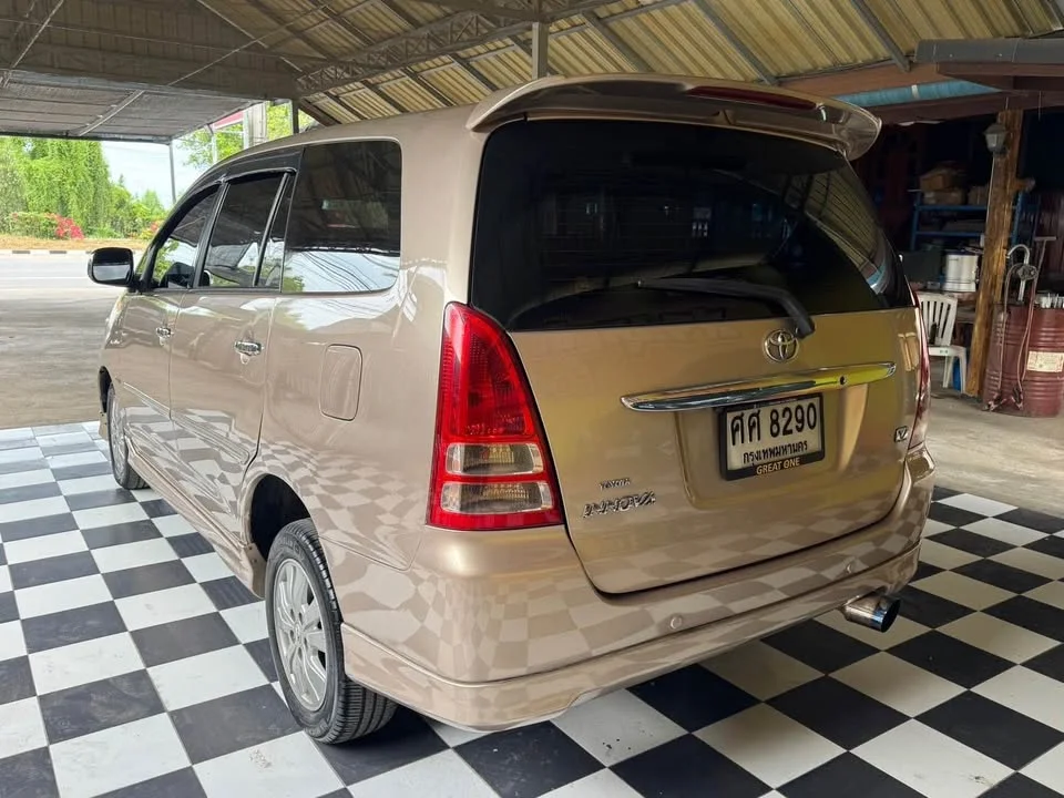 2005 Toyota Innova I 2