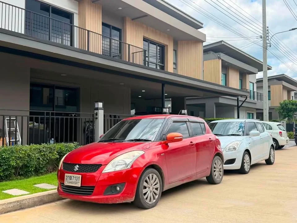 2013 Suzuki Swift II 3
