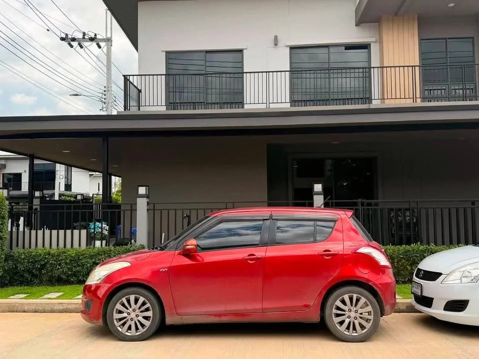 2013 Suzuki Swift II 2