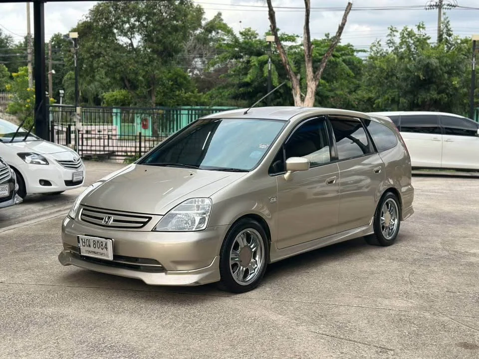 2004 Honda Stream I 3