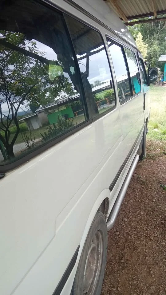 2000 Toyota Commuter IV (H100) 2