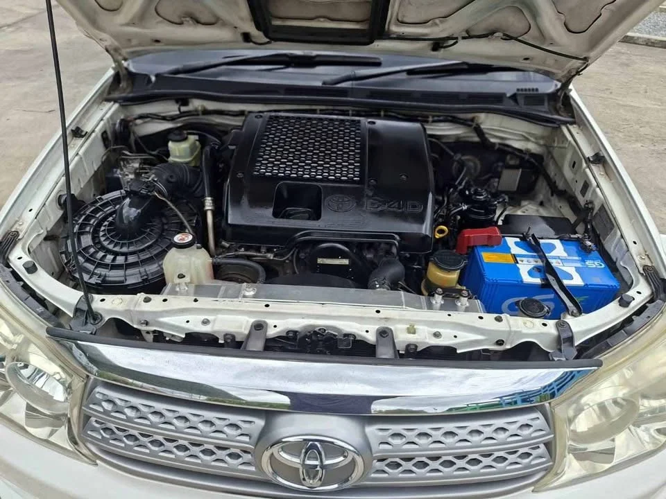 2010 Toyota Fortuner I 3