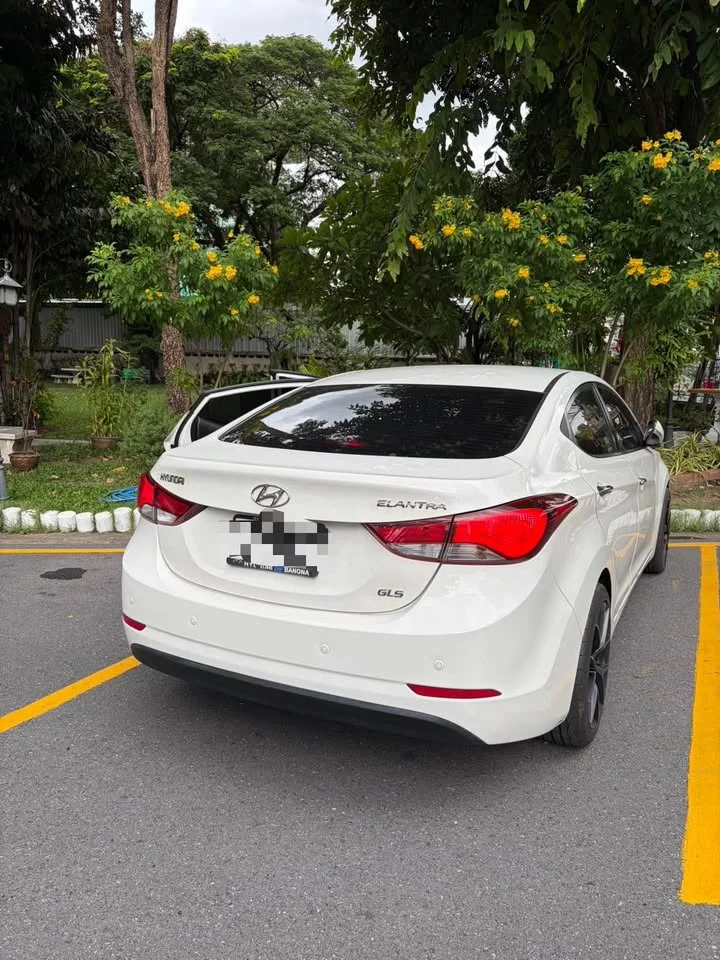 2014 Hyundai Elantra V 2