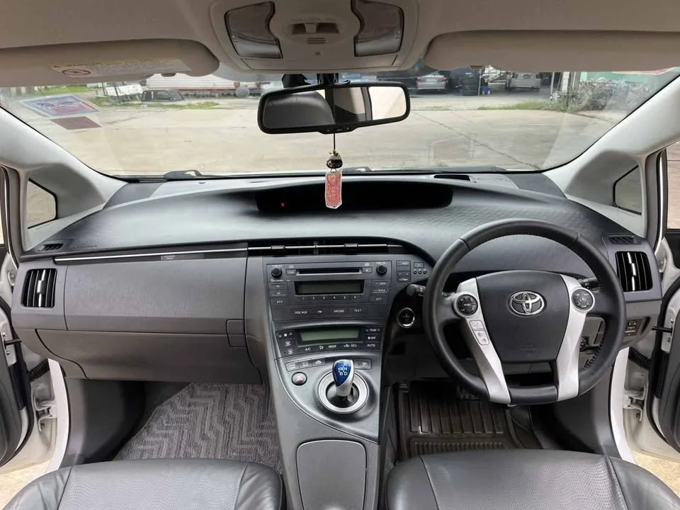 2011 Toyota Prius III 2
