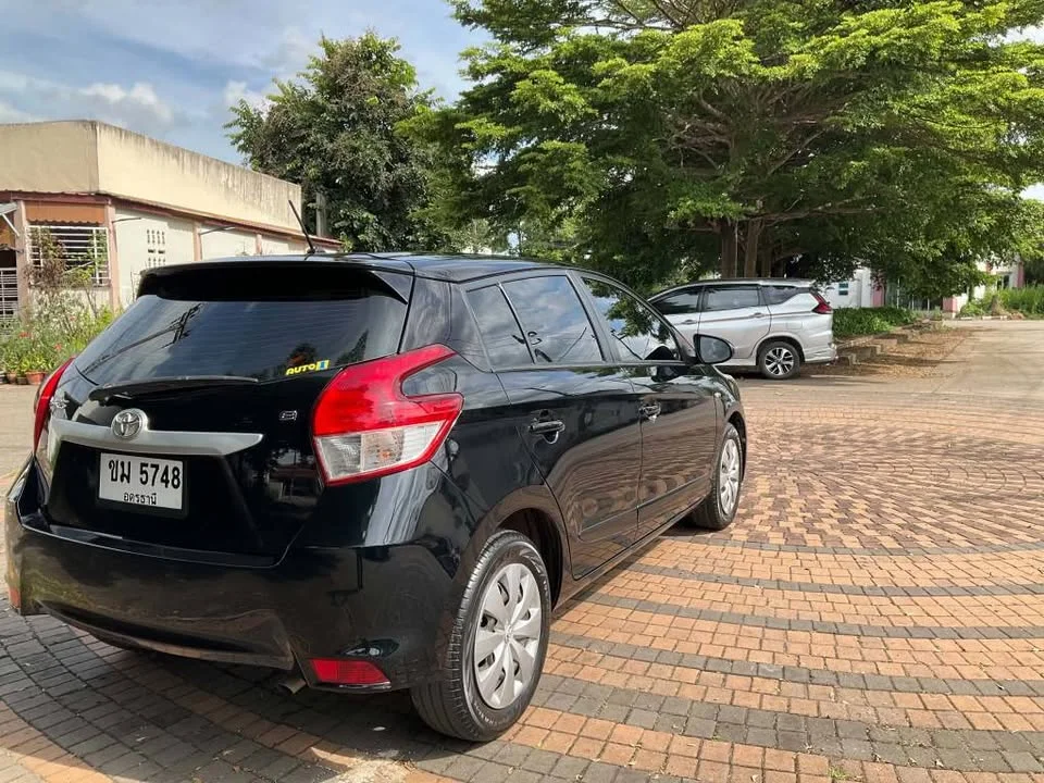 2015 Toyota Yaris III 2