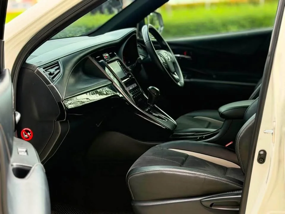 2015 Toyota Harrier III 3