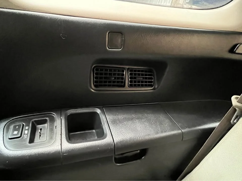 2005 Honda Stream I 3