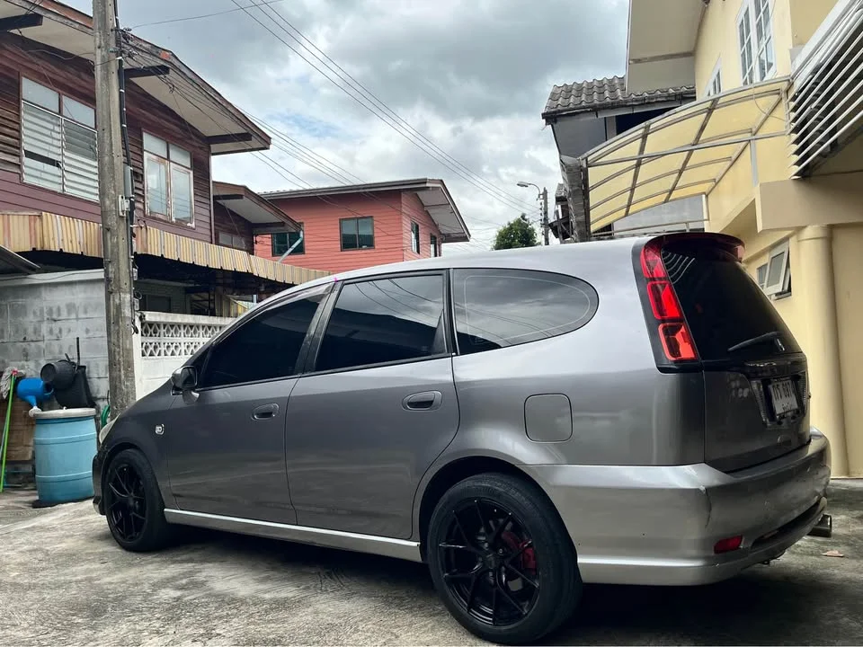 2005 Honda Stream I 3