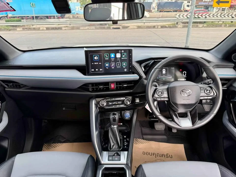 2024 Toyota Yaris Cross AC200 3