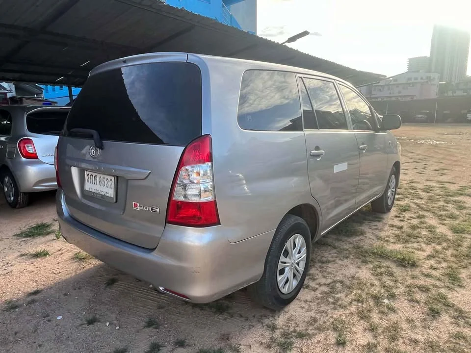 2014 Toyota Innova I 3