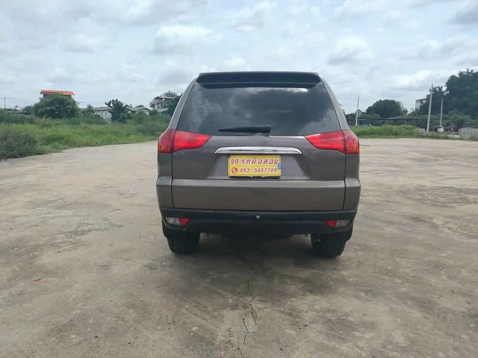 2012 Mitsubishi Pajero Sport II 2