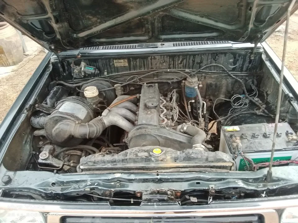 1990 Mitsubishi Triton II 3
