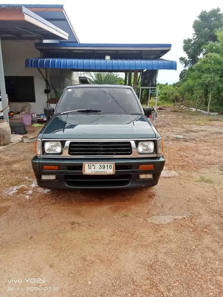 1990 Mitsubishi Triton II 2