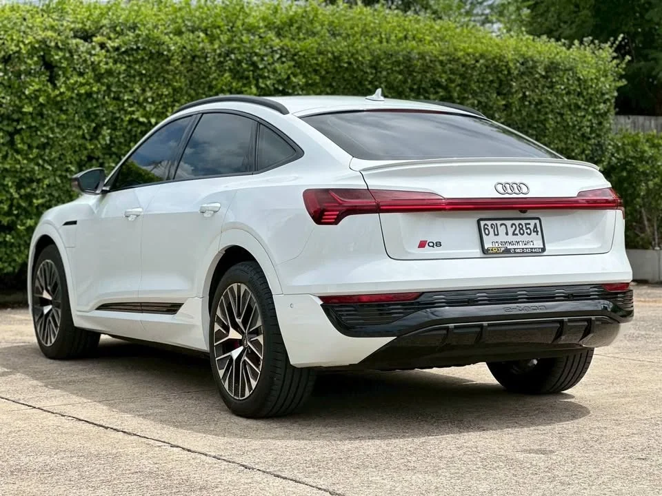 2025 Audi Q8 e-tron 2