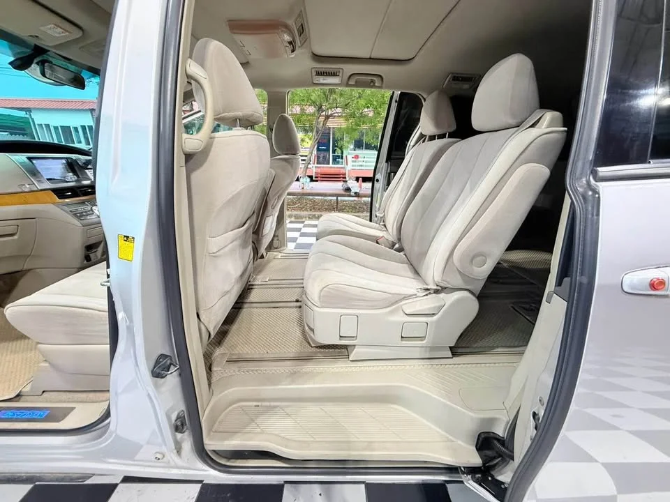 2008 Toyota Estima III 2
