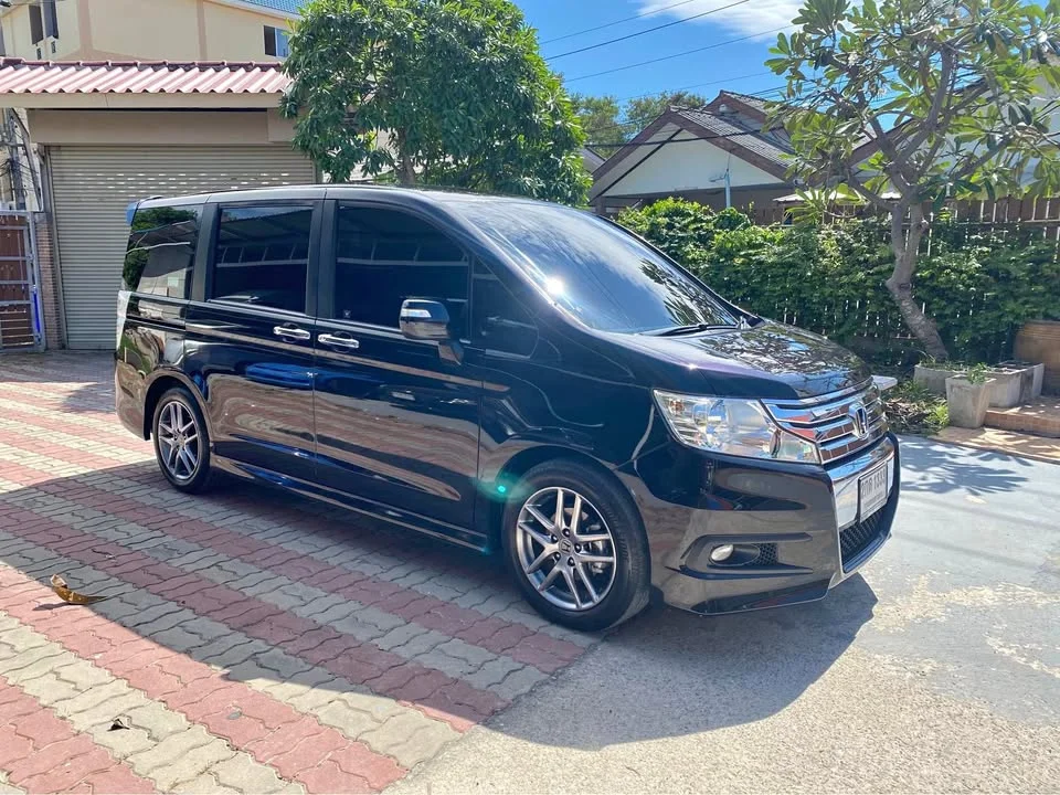 2012 Honda Stepwgn IV 2