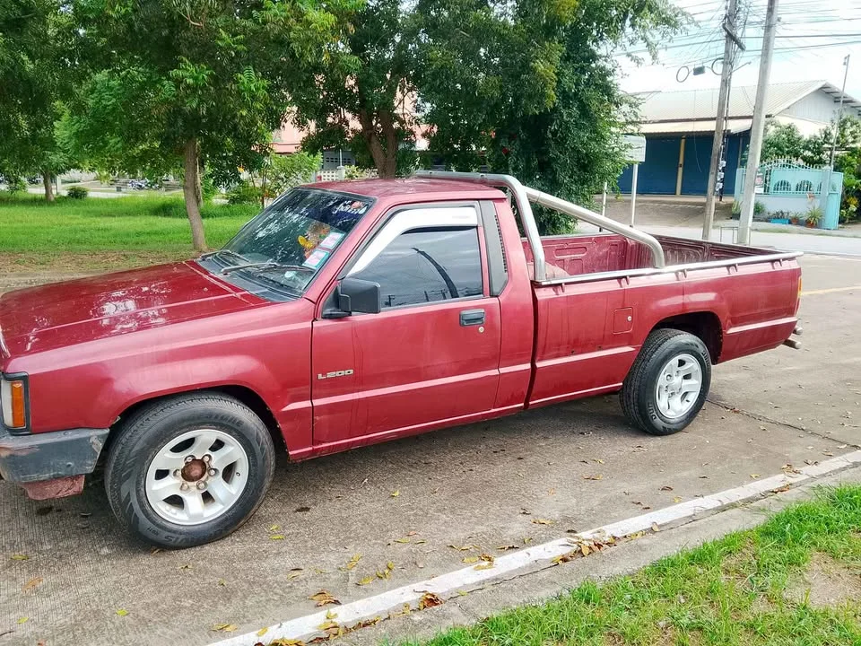 2538 Mitsubishi Triton II 2