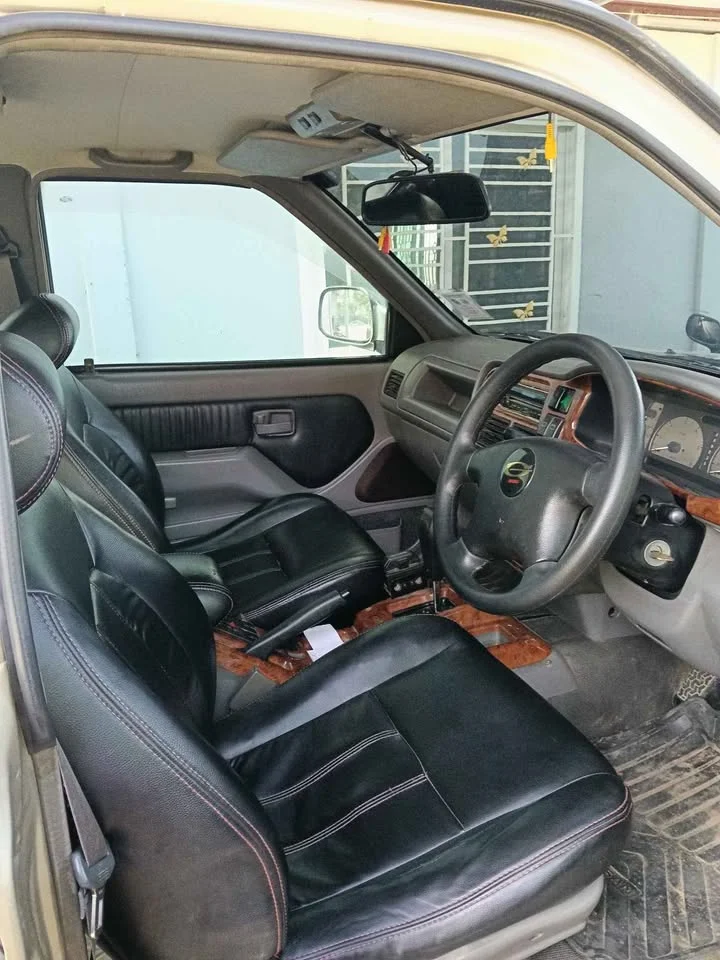 2002 Isuzu TR Grand Adventure I 2