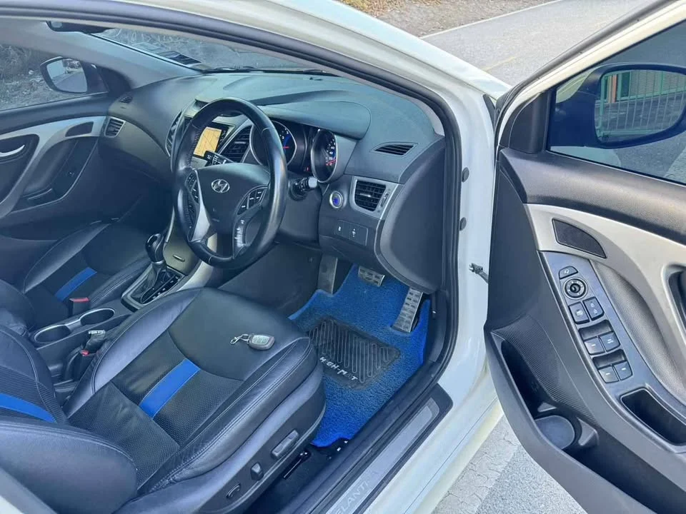 2016 Hyundai Elantra V 2