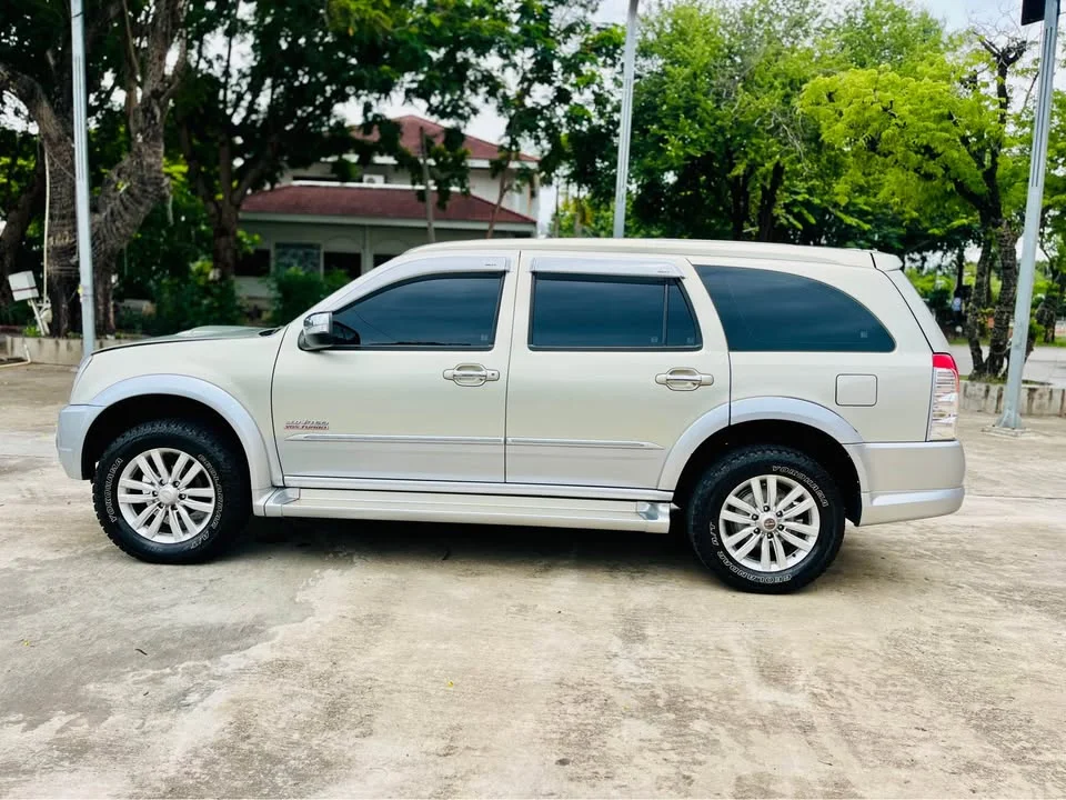 2009 Isuzu MU-7 2