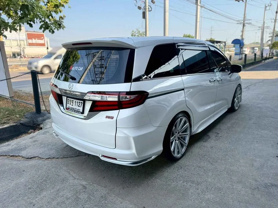 2015 Honda Odyssey V 2