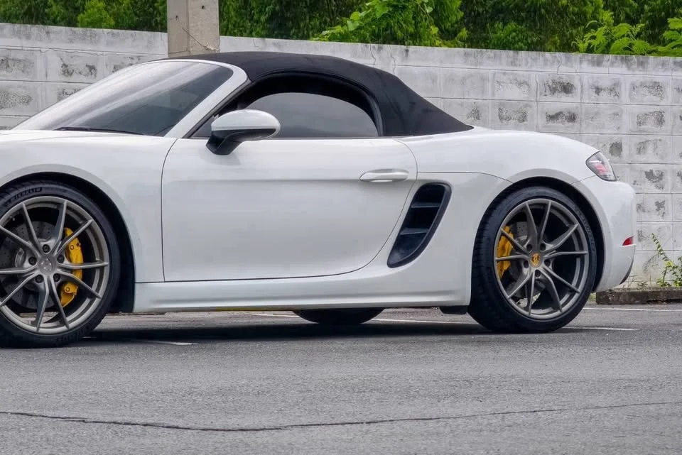 2016 Porsche 718 Boxster and Cayman IV 2