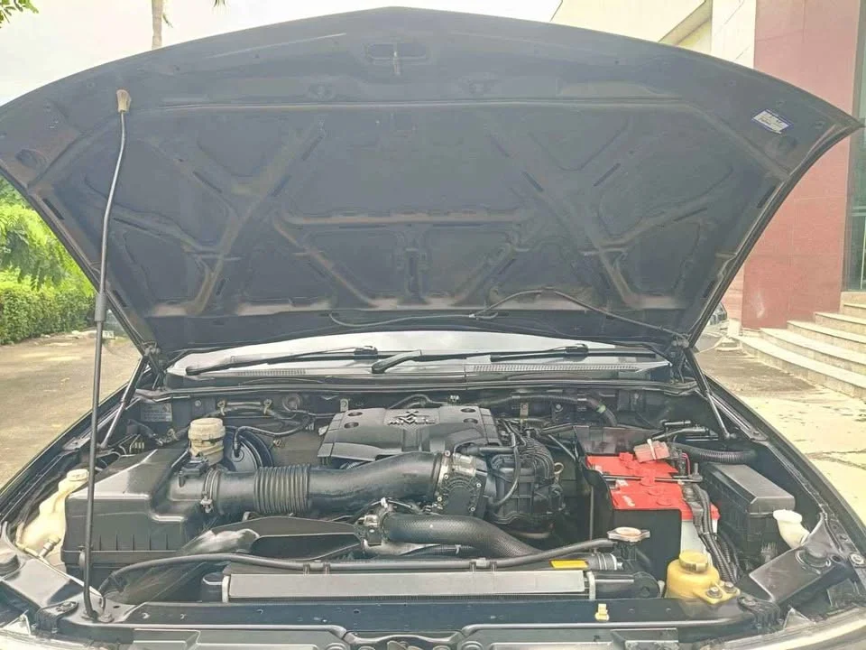 2012 Mitsubishi Pajero Sport II 2
