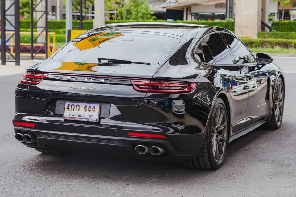 2018 Porsche Panamera II 2