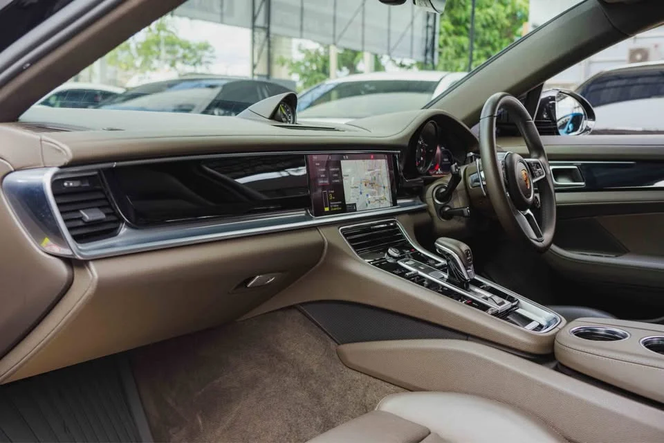 2018 Porsche Panamera II 3