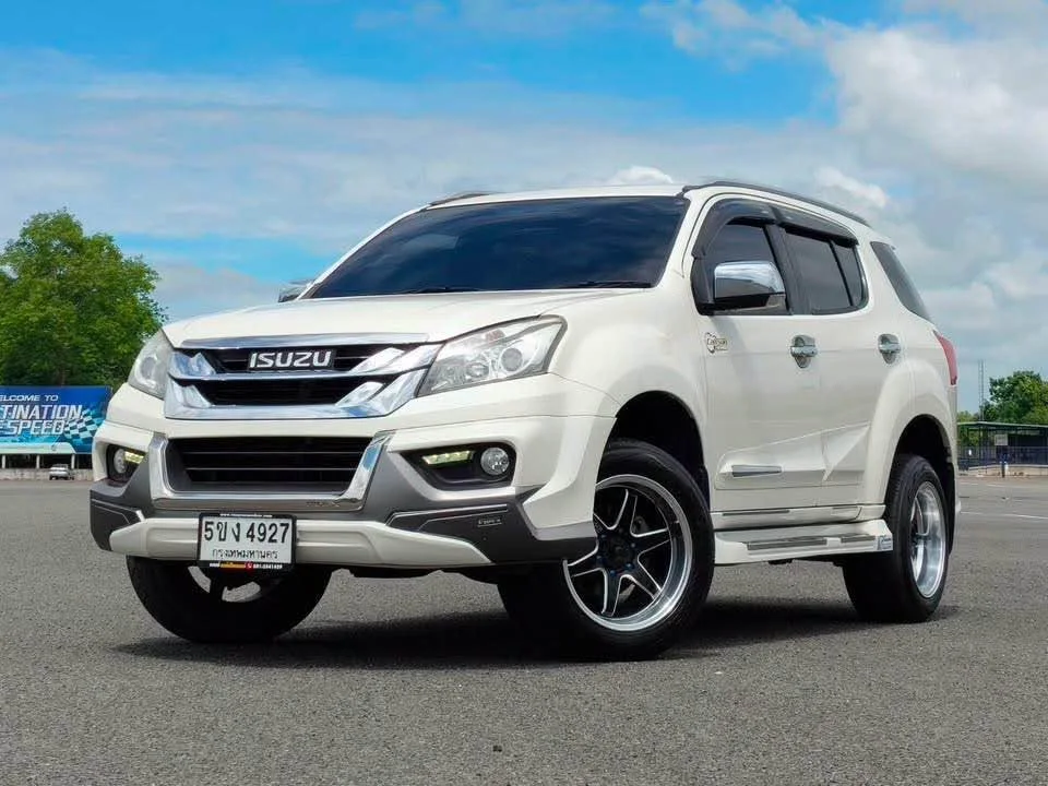 2015 Isuzu MU-X I 2