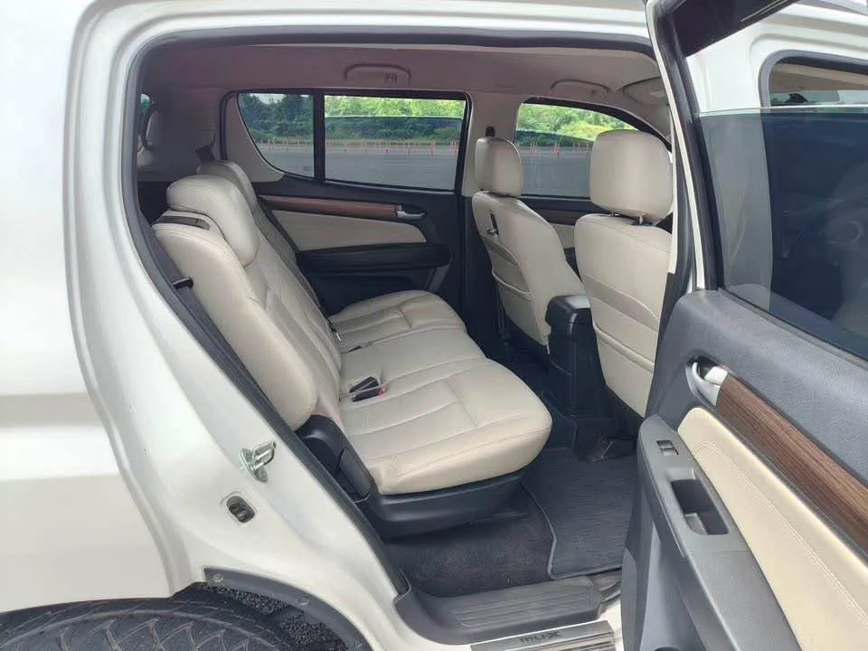 2015 Isuzu MU-X I 3