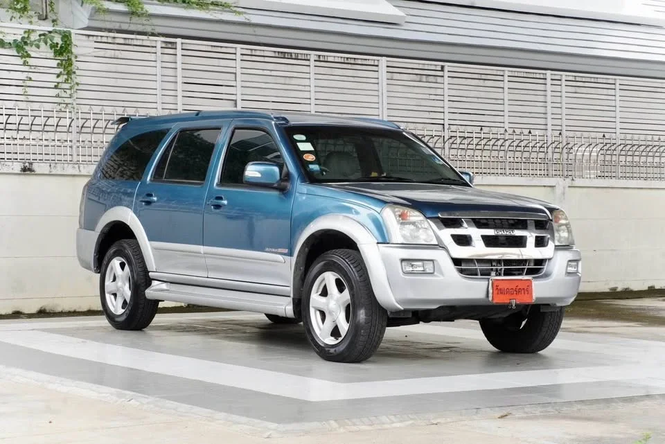 2005 Isuzu MU-7 3