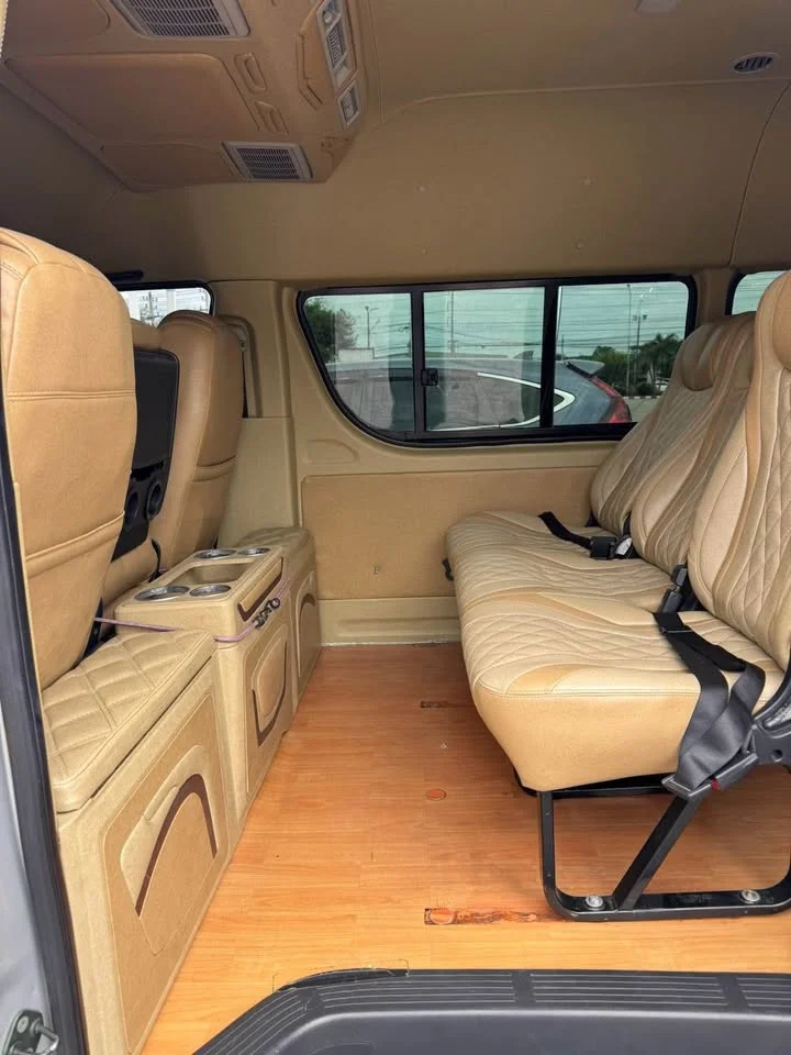 2011 Toyota Commuter V (H200) 2