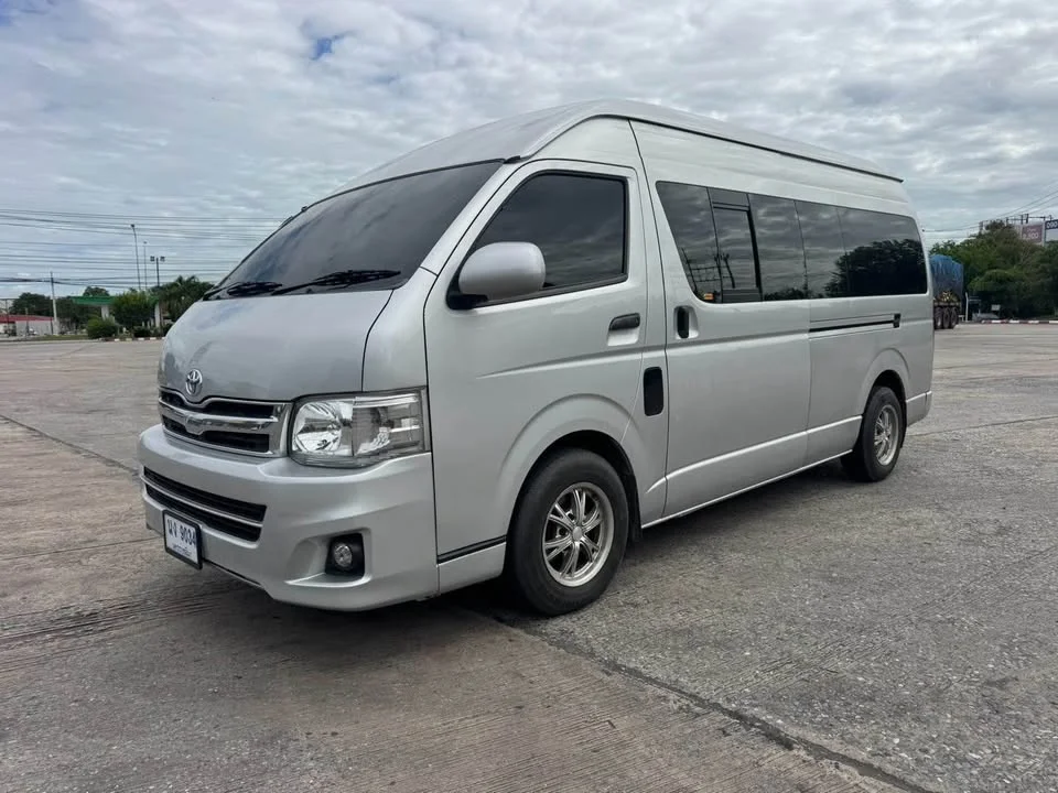 2011 Toyota Commuter V (H200) 3