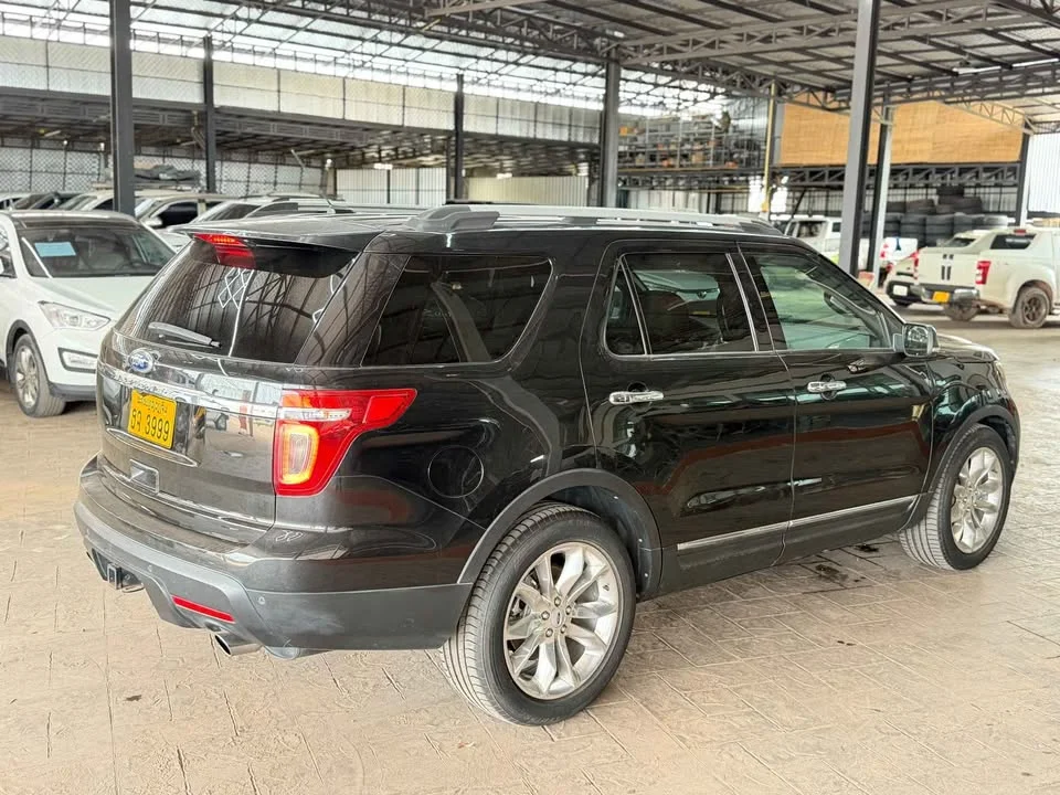 2015 Ford Explorer V 3
