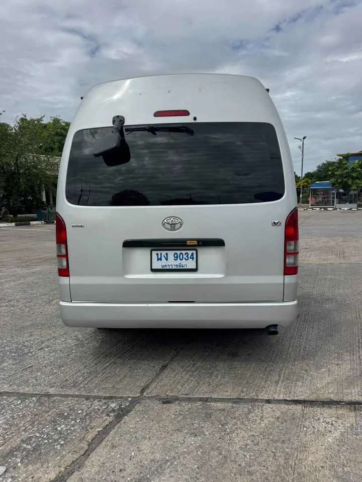2011 Toyota Commuter V (H200) 2