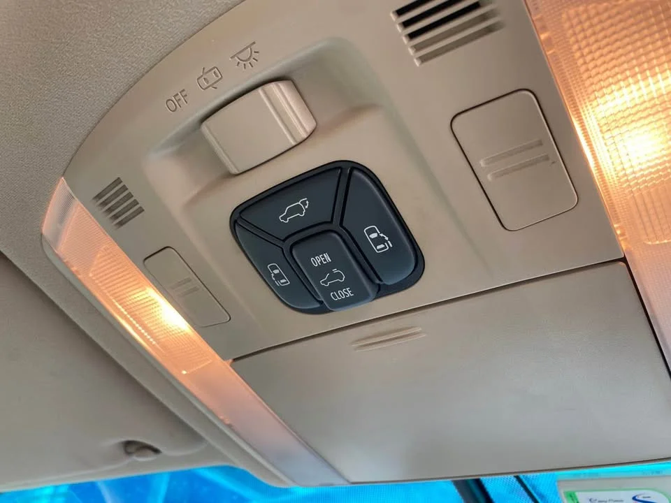 2010 Toyota Alphard, Vellfire II (AH20) 3