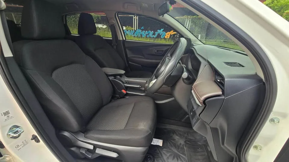 2025 Toyota Yaris ATIV IV 3