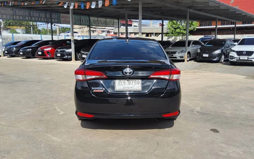 2020 Toyota Yaris ATIV III 2