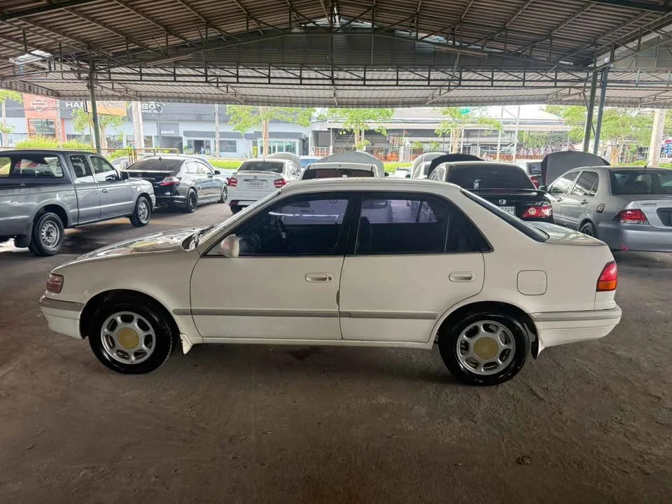 Toyota Corolla Altis VIII (E110) 3