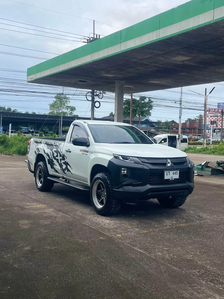 2022 Mitsubishi Triton V 3