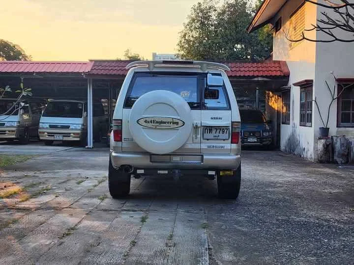2002 Isuzu Trooper II 3