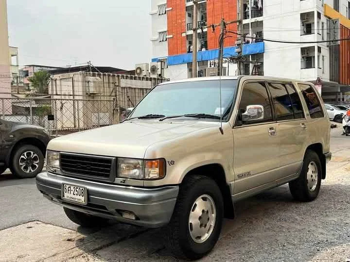 1995 Isuzu Trooper II 2