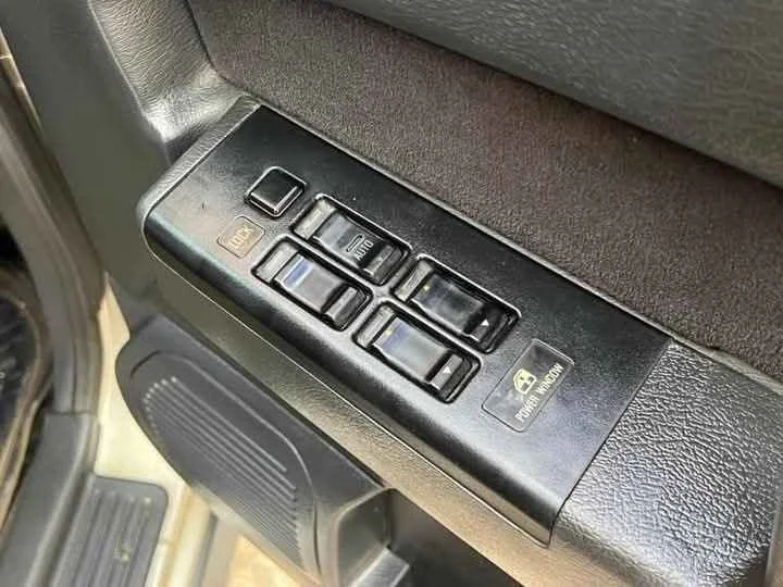 1995 Isuzu Trooper II 3