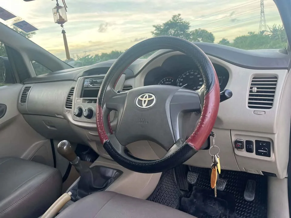 2014 Toyota Innova I 3