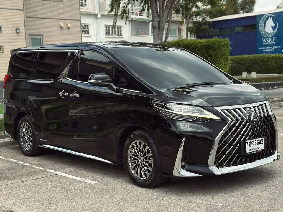 2021 Lexus LM I 2